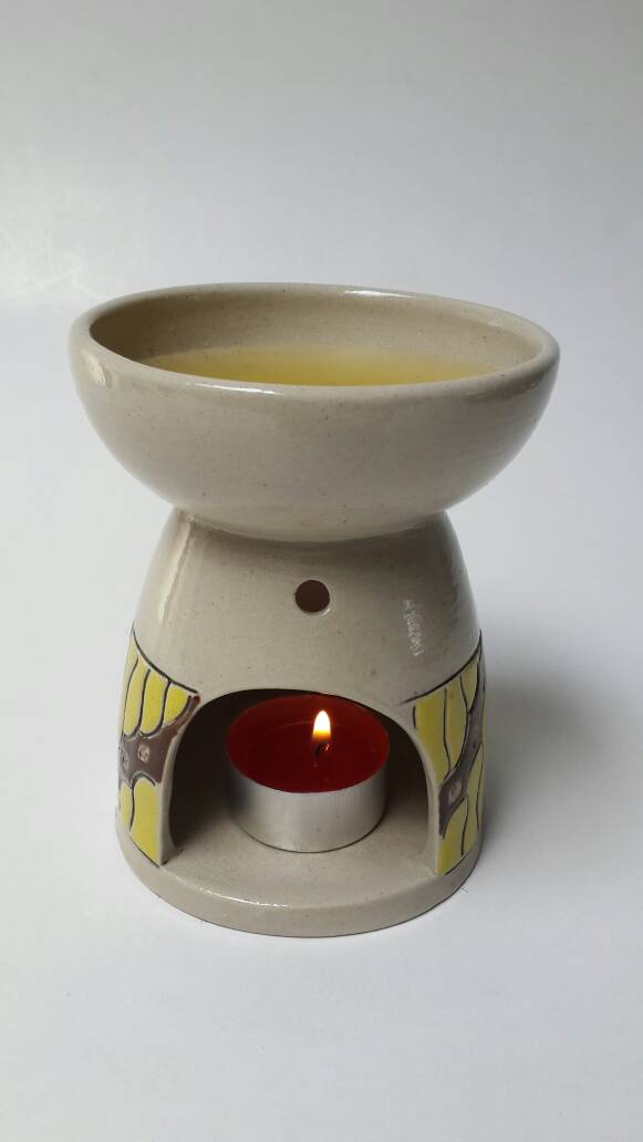 Burner tungku aromaterapi motif batik berbahan keramik 