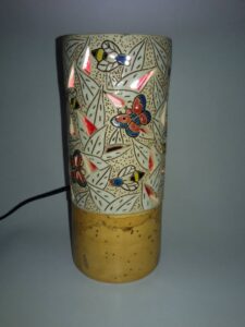lampu meja keramik hias motif kupu - kupu