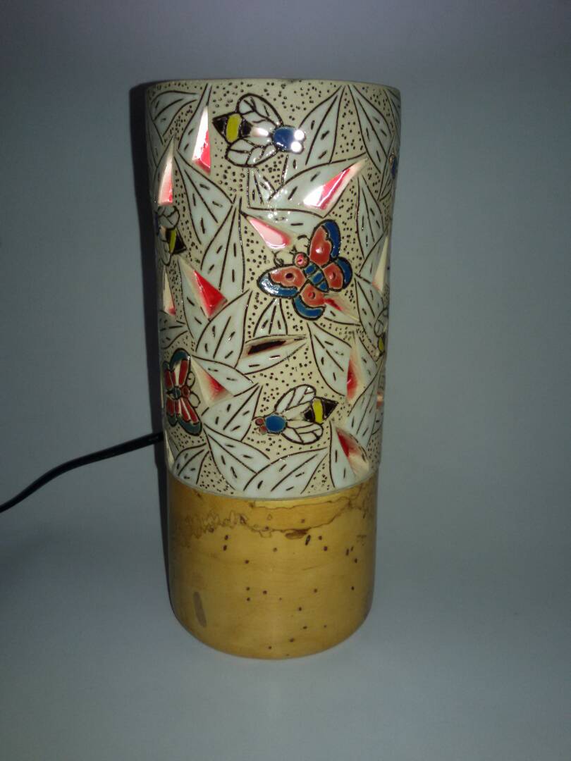  Lampu  Meja Bahan Keramik Hias  Motif Kupu Kupu Karya Seni 